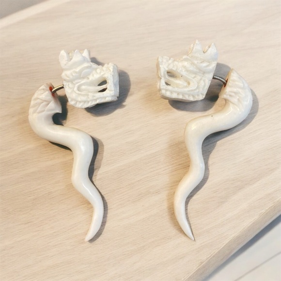 Sale! Gorgeous goddess bone carved dragon earrings - Picture 1 of 2
